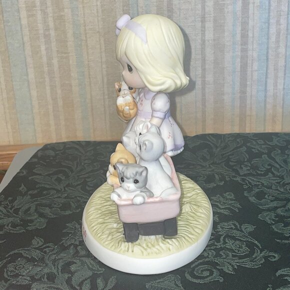 Precious Moments "Love Is The Purr-fect Gift" Figurine - Picture 4 of 7